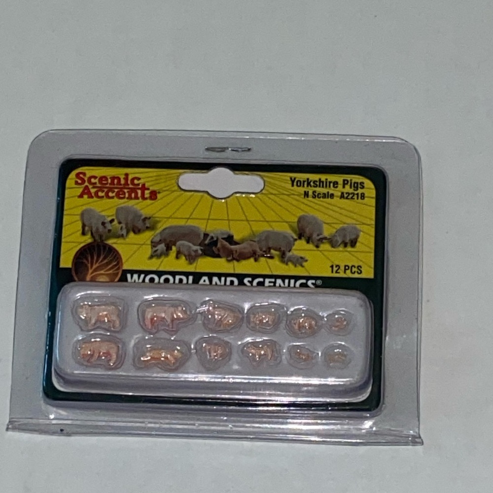 Scenic Accents Woodland Scenics New 12 Piece Yorkshire Pig N-Scale Trains A2218